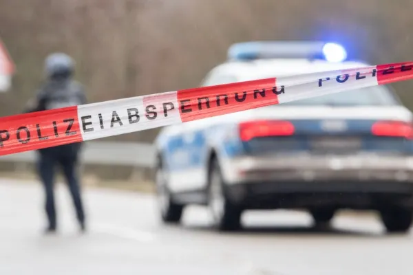 Scene CUMPLITE în Germania: doi polițiști, ÎMPUȘCAȚI MORTAL în timpul unei patrule rutiere de rutină. Suspecții, de negăsit