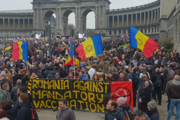 VIDEO - Proteste violente în Belgia împotriva restricțiilor sanitare. În primele rânduri, români susținători AUR - 70 de persoane au fost arestate
