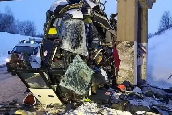 TRAGEDIE în apropiere de Moscova. 5 persoane au murit într-un accident de autobuz