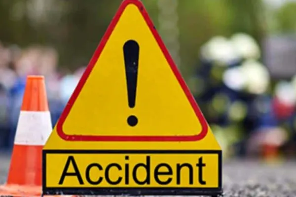 Accident cu 4 maşini pe podul de la Mărăcineni, în județul Buzău. Două persoane au fost rănite: cum se circulă