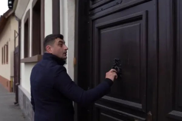Primăria Timișoara, luată cu asalt de George Simion și alți membri AUR! Poliția: Persoanele vor fi sancționate pentru neportul măștii și tulburarea liniștii publice