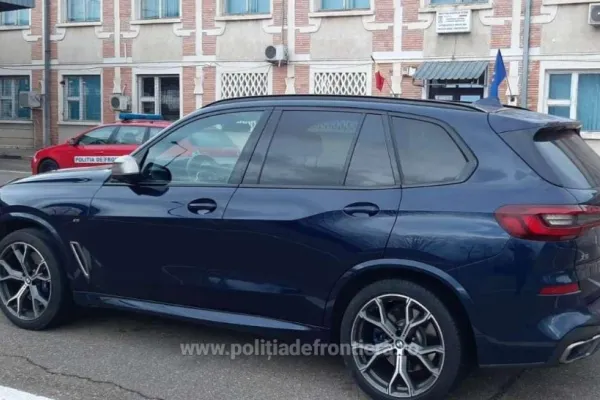 Autoturism de lux, căutat de autorităţile din Italia, descoperit la Albița