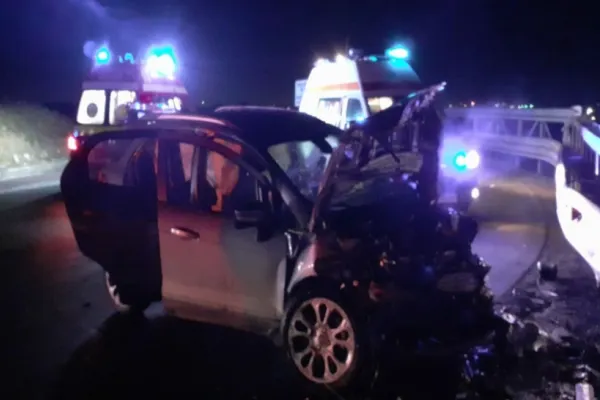 VIDEO Accident TERIBIL pe Autostrada A4, în județul Constanța, urmat de un INCENDIU! 5 tineri au ajuns la spital