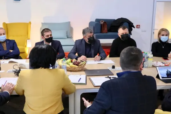 Marcel Ciolacu, sprijin financiar de la Guvern pentru o firmă care a ars: „Sunt alături de antreprenorii români”