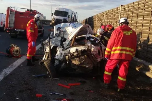 Accident grav, pe autostrada București-Pitești. TIR, impact violent cu un autoturism: o victimă încarcerată