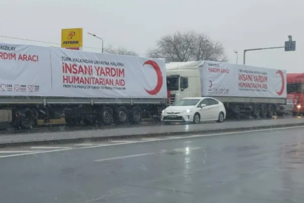 Primul convoi umanitar pentru Ucraina de la Semiluna Roşie din Turcia a intrat în ţară