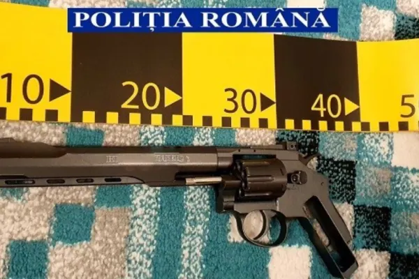 VIDEO | Razie de amploare în Ploiești! Ce au găsit polițiștii la percheziții. Mai multe persoane au fost reținute