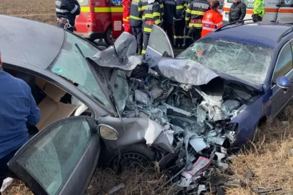 FOTO | Accident cumplit în Galaţi: 4 persoane rănite în urma unui impact violent
