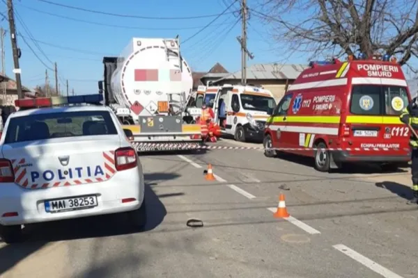FOTO | Accident teribil în Teleorman. Bărbat mort după ce căruța în care se afla a fost izbită de o cisternă