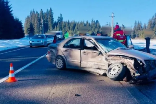 FOTO Accident teribil în jud. Suceava, un copil și 5 adulți au ajuns la spital