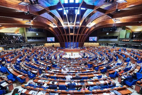 Consiliul Europei a suspendat Rusia din cauza războiului declanșat în Ucraina