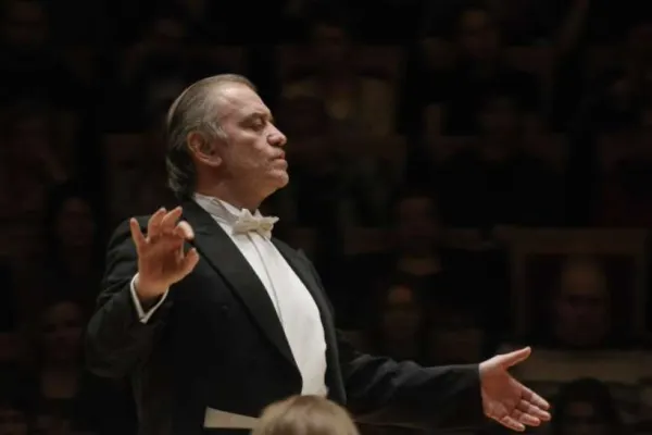 Doi muzicieni ruși celebri, apropiați ai lui Putin, excluși de Carnegie Hall și Filarmonica din Viena