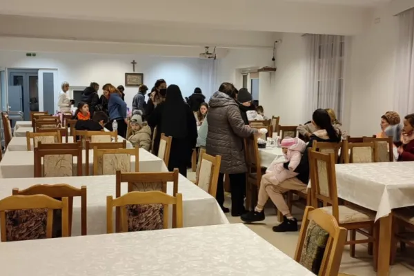 FOTO | Femei şi copii refugiaţi din Ucraina, cazaţi la o mănăstire din Sighetu Marmaţiei