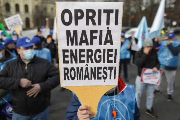 Proteste în fața Guvernului: sindicatele de la ALRO Slatina şi Alum Tulcea ies în stradă