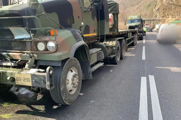 Accident pe Valea Oltului. 3 autovehicule militare NATO, implicate