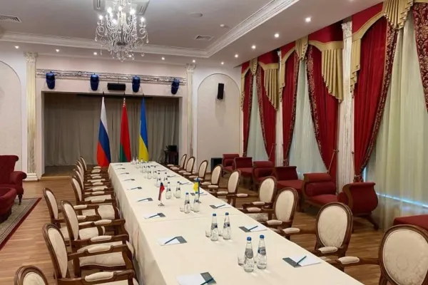 În ce stadiu se află NEGOCIERILE de pace dintre Rusia și Ucraina? Răspunsul Kremlinului