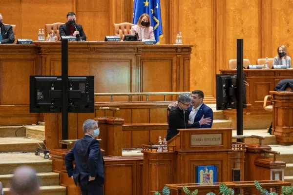 Virgil Popescu depune plângere PENALĂ după ce a fost agresat de George Simion: „Cred că liderul AUR trebuie să fie sancționat pentru ceea ce a făcut”