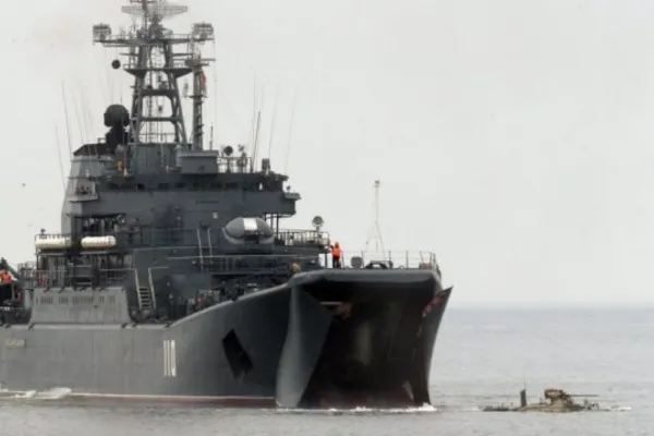 MApN: O navă militară a Rusiei aflată lângă Zona Economică a României deviază sau oprește toate navele comerciale care merg spre Ucraina