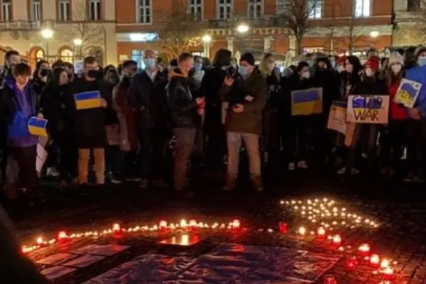 Sute de persoane au participat în Cluj la o manifestaţie de solidaritate cu Ucraina