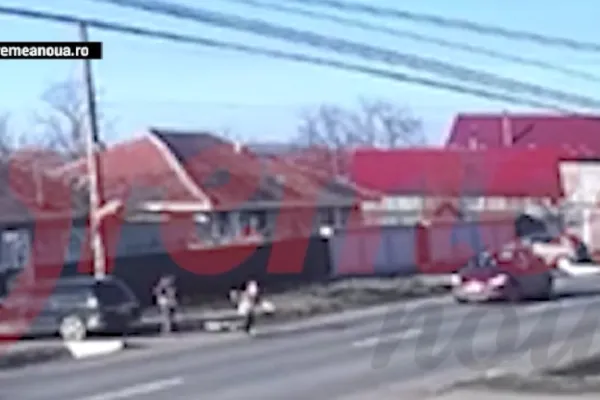 Imaginile ȘOCANTE ale accidentului fetiței de 7 ani, din Vaslui: Copila pare să fi fost împinsă de bunică
