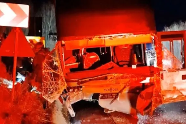 Autocar cu 60 de pasageri, implicat într-un grav accident, în Suceava: un mort - FOTO