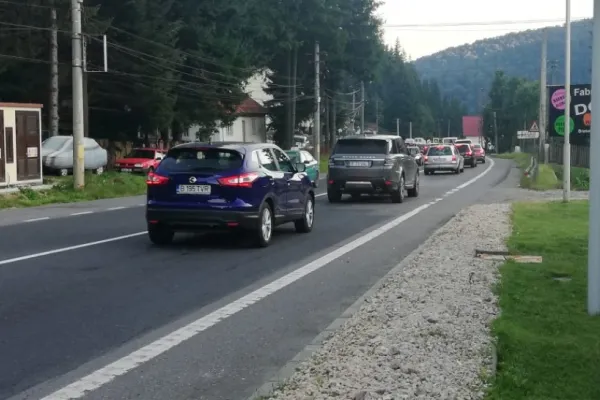 Trafic îngreunat la Azuga, în urma unui accident pe DN1