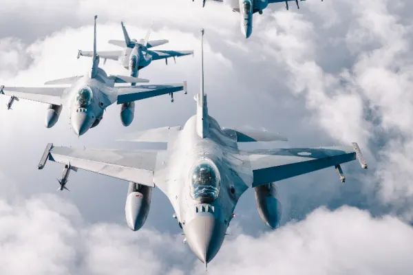 Bombardierele SUA patrulează deasupra României - Întreaga arie a Europei de Est, survolată în contextul războiului din Ucraina