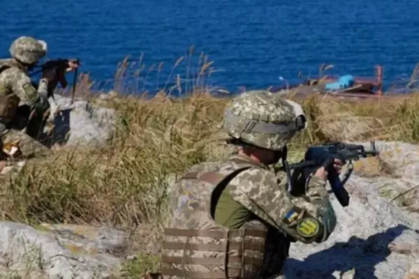 Luptele între ruși și ucraineni continuă pe Insula Șerpilor! Navele de aprovizionare ale lui Putin, protecție minimă în Marea Neagră