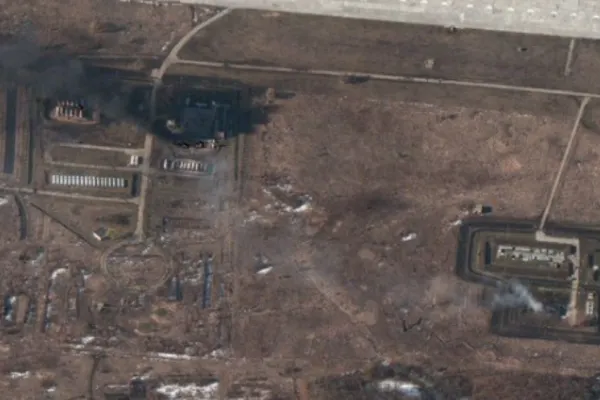 FOTO | Imagini din satelit arată pagubele făcute de Rusia la o bază aeriană din estul Ucrainei