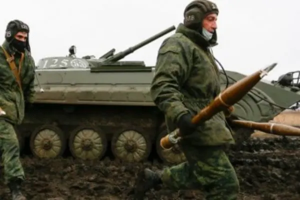 Forțele ucrainene acuză Rusia că a tras în timpul evacuării civile a Azovstal! Un luptător a fost ucis și alți 6 răniți de bombardamente