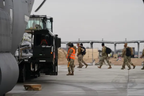 Noi tensiuni în criza din Ucraina - Americanii anunță primele sancțiuni pentru Rusia - Occidentul, acuzat că incită la război