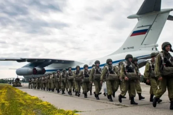 DefenseRomania: Asediu total la Kiev. Ucraina a doborât două avioane de parașutiști ruși - Cum AMENINȚĂ Rusia