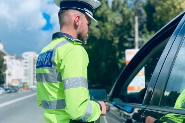 Incident ȘOCANT în Timiș. Polițist local, prins băut și drogat la volan, după ce a făcut un accident