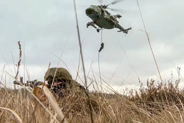 Flancul Estic, butoi cu pulbere.  O grădiniţă a fost bombardată în Luhansk, Ucraina: două victime