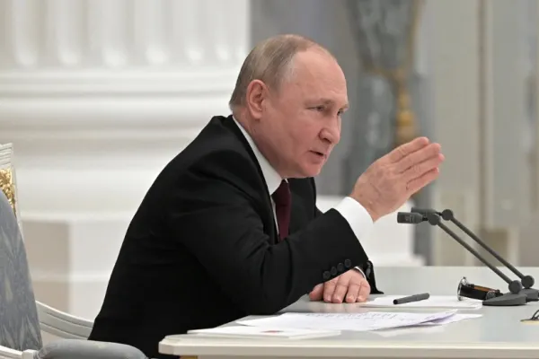 Băsescu, despre acțiunile Rusiei în Ucraina: Putin își consolidează armata cu bani europeni, din gaze