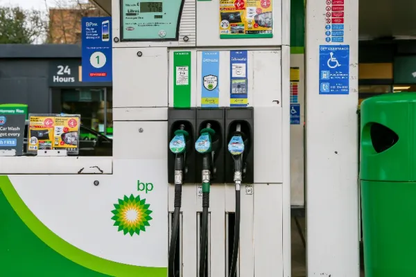 Gigantul petrolier BP va renunța la pachetul de acțiuni pe care le deținea la compania rusă Rosneft, după invazia în Ucraina