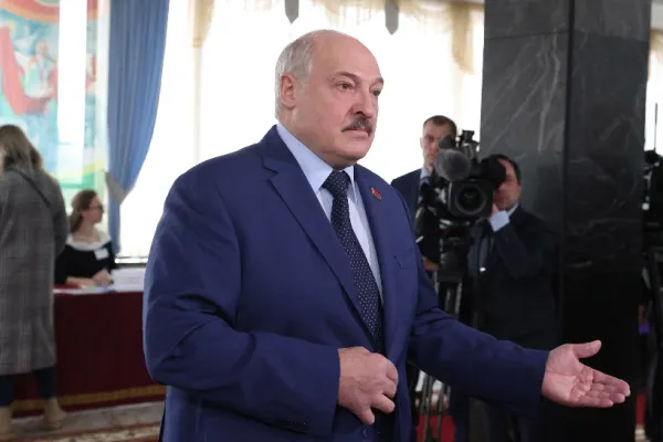 Lukașenko afirmă că Ucraina i-ar fi propus un pact de neagresiune și îi numește "nebuni" pe liderii Poloniei și Lituaniei! Minsk-ul agită iar apele
