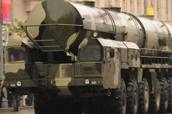 Rachetă balistică, văzută pe străzile din Rusia. Răsturnare de situație în ziua negocierilor: STRATEGIA lui Putin - VIDEO