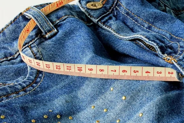 De ce sunt periculoşi jeanşii skinny. Iată cum îți pot afecta sănătatea!