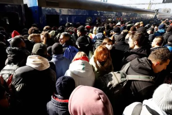 Drama războiului din Ucraina - Imagini tulburătoare cu zeci de MII de ucraineni care aleg calea exilului