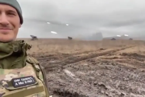 Rușii se mândresc cu masacrul din Ucraina. Soldat, selfie în timp ce se amuză de bombardamente - VIDEO