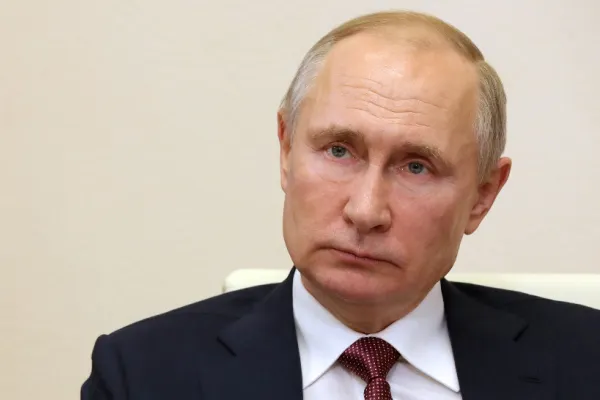 Vladimir Putin, amenințat că va fi urmărit penal pentru crimele de război din Ucraina