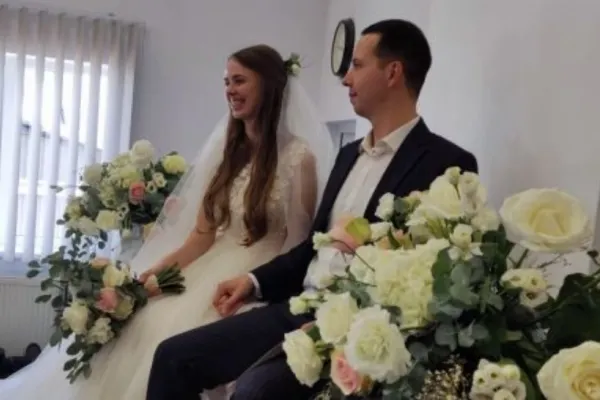 Doi tineri refugiaţi din Ucraina s-au căsătorit la Botoșani
