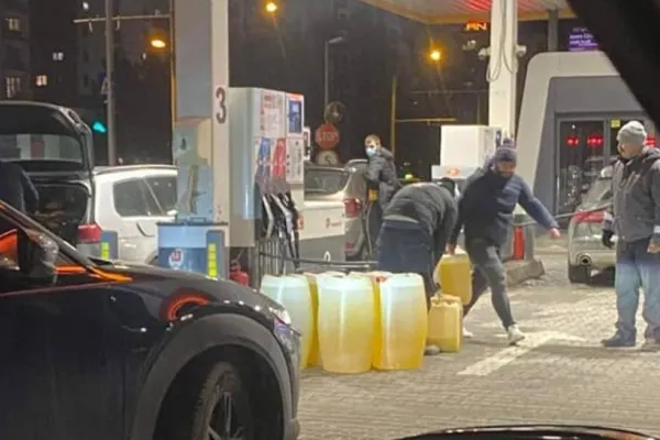 Criza carburanților. Polițiștii și cei de la Protecția Consumatorului, în control la benzinăriile din Alba
