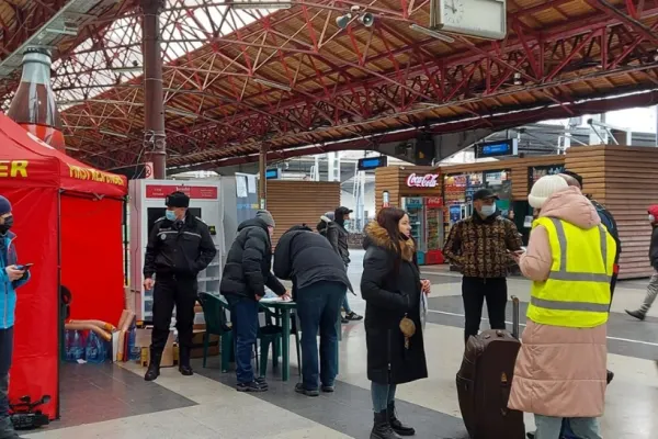 Cetățenii din Ucraina vor putea circula gratuit cu trenurile CFR - Anunțul ministrului Transporturilor