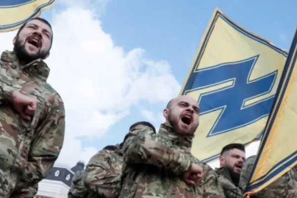 Luptătorii Regimentului Azov DISTRUG pe bandă rulantă tehnica militară rusă. Deviza sub care luptă: "Mariupol este Ucraina!"