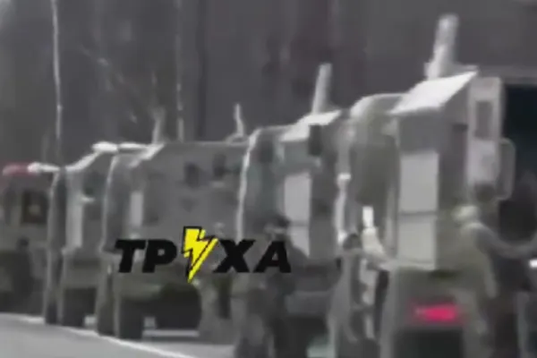 Coloană de blindate rusești, în drum spre Ucraina: SEMNIFICAȚIA literelor marcate pe vehiculele de luptă