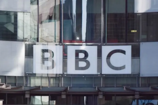 Postul BBC îşi reia transmisiile din Rusia în limba engleză