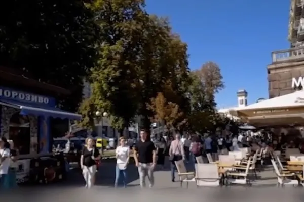 Vești bune de la Kiev: viața începe să revină la normal. Mai multe restaurante, terase și saloane de înfrumusețare s-au redeschis