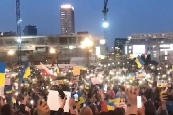 Polonezii au ieșit în stradă, în timpul vizitei lui Joe Biden la Varșovia - Protest uriaș împotriva războiului lui Putin